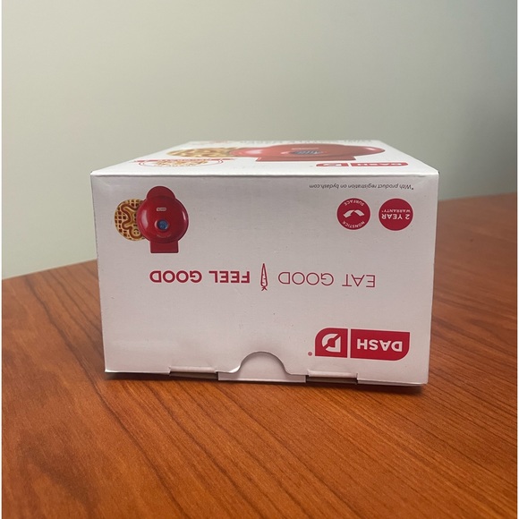 Gingerbread Man Mini Waffle Maker - Picture 5 of 6